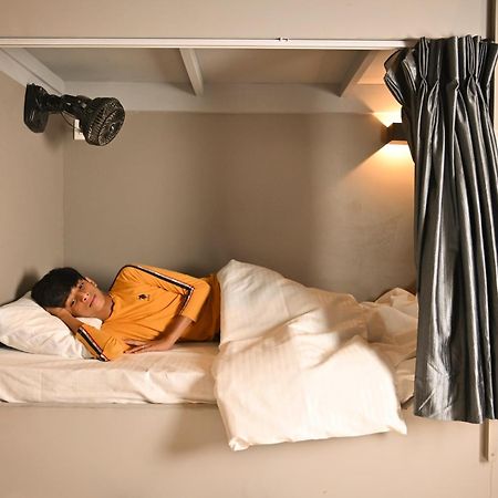 Bed & Bread Dormitory Bharuch Exterior photo