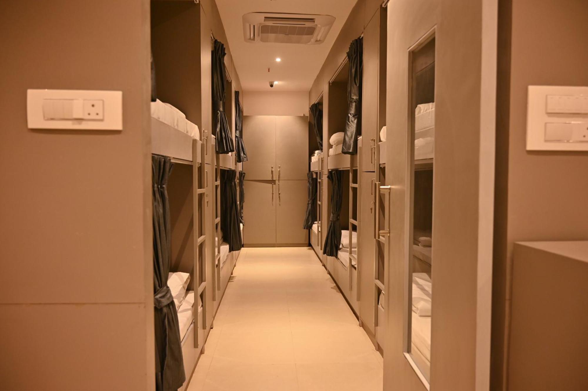 Bed & Bread Dormitory Bharuch Exterior photo